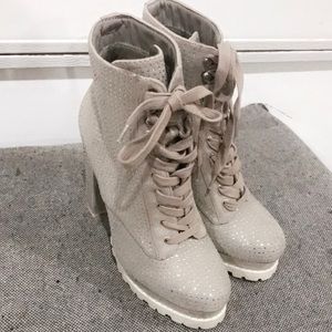 Above Ankle Cut Grey High Heel Boot Size 8 1/2 Women’s Shoe